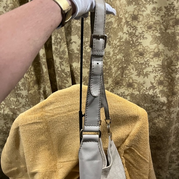 Authentic Gucci hobo bag in great condition. - Picture 5 of 11